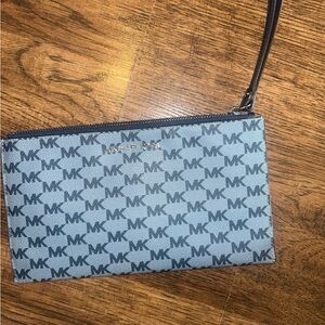 Michael kors wristlet